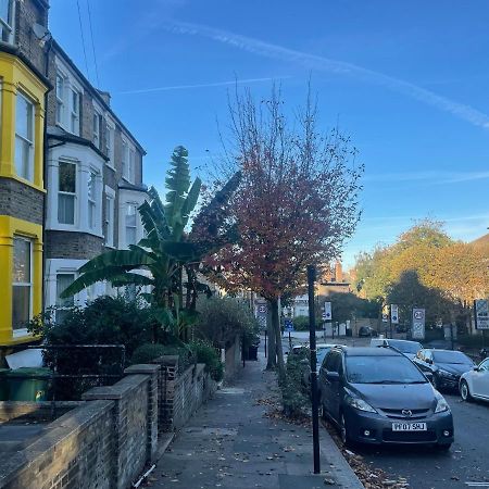 Self-Contained Flat On The 2Nd Floor You Will Share With One Other Guest, In A Family House 2 Minutes Walk From Tufnell Park Station 2Nd Floor With Stairs ロンドン エクステリア 写真