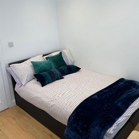 Self-Contained Flat On The 2Nd Floor You Will Share With One Other Guest, In A Family House 2 Minutes Walk From Tufnell Park Station 2Nd Floor With Stairs ロンドン エクステリア 写真