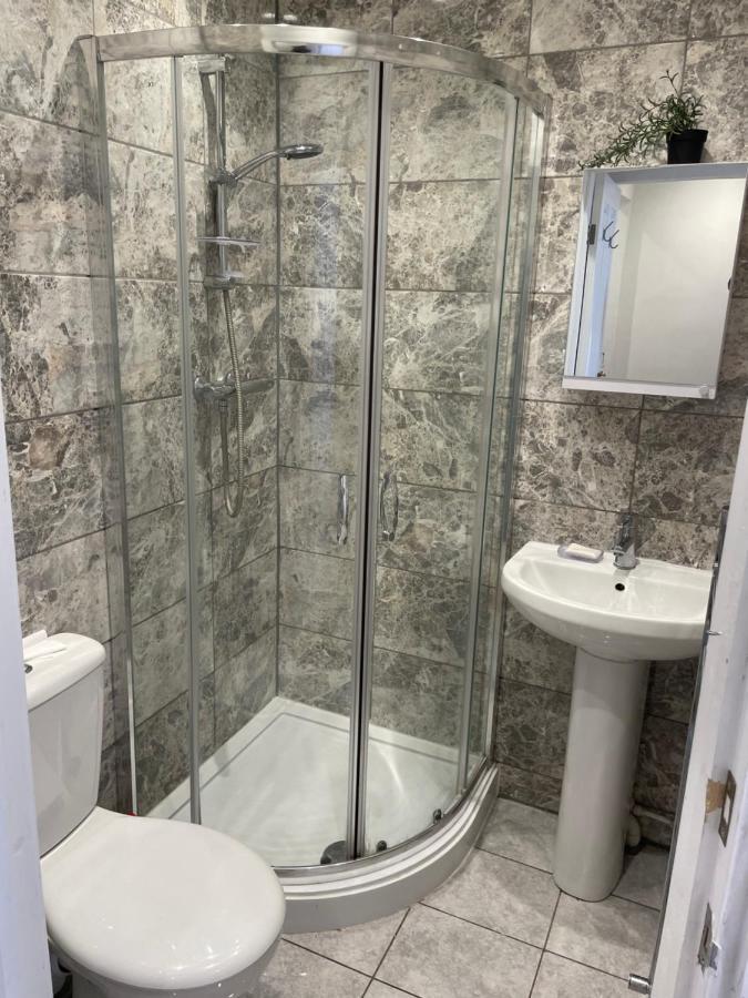 Self-Contained Flat On The 2Nd Floor You Will Share With One Other Guest, In A Family House 2 Minutes Walk From Tufnell Park Station 2Nd Floor With Stairs ロンドン エクステリア 写真