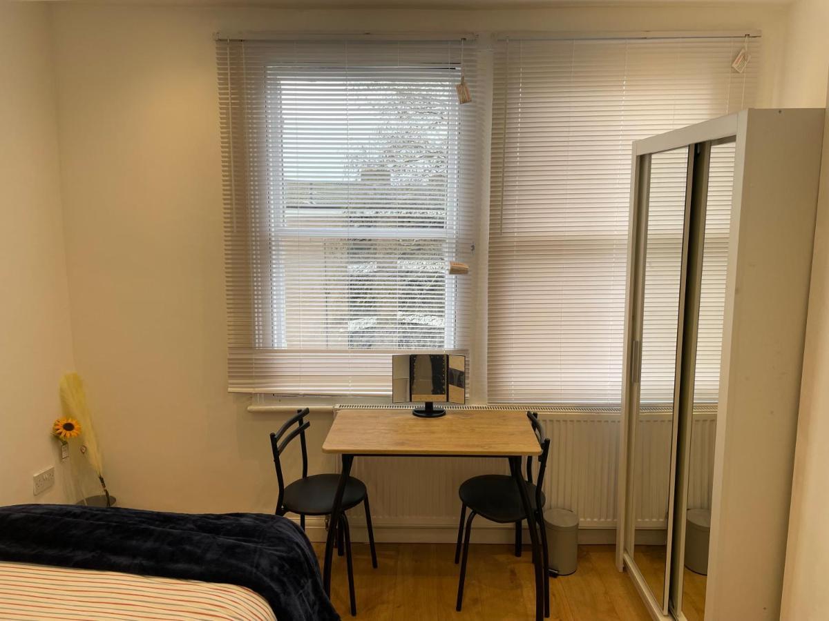 Self-Contained Flat On The 2Nd Floor You Will Share With One Other Guest, In A Family House 2 Minutes Walk From Tufnell Park Station 2Nd Floor With Stairs ロンドン エクステリア 写真