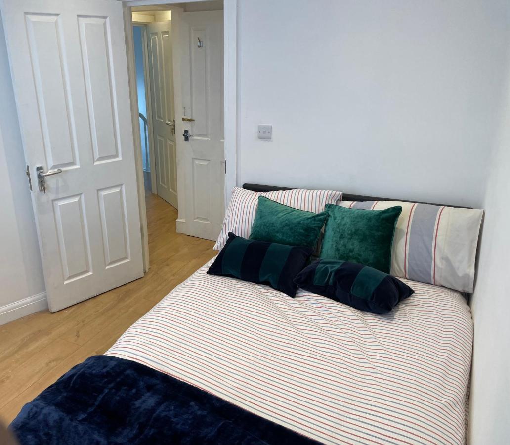 Self-Contained Flat On The 2Nd Floor You Will Share With One Other Guest, In A Family House 2 Minutes Walk From Tufnell Park Station 2Nd Floor With Stairs ロンドン エクステリア 写真