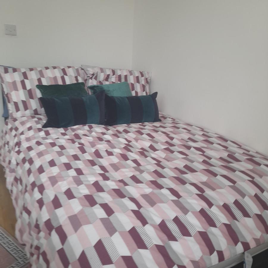Self-Contained Flat On The 2Nd Floor You Will Share With One Other Guest, In A Family House 2 Minutes Walk From Tufnell Park Station 2Nd Floor With Stairs ロンドン エクステリア 写真